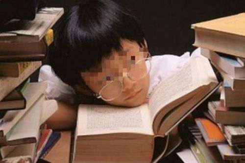 Vì sao học sinh Singapore áp lực thi cử từ cấp tiểu học?