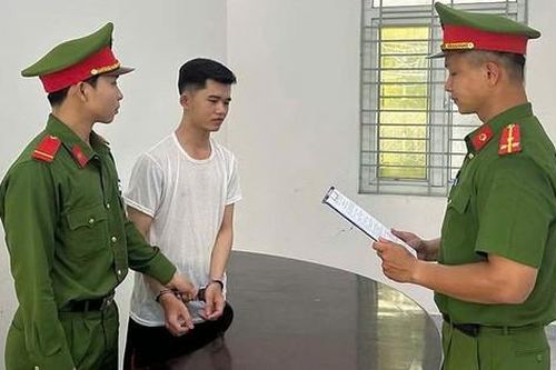 Bắt quản lý kiêm thu ngân chiếm đoạt gần 900 triệu đồng của quán ăn