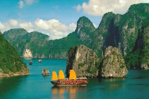 Giữa mùa thấp điểm, Việt Nam vẫn lập kỷ lục đón hơn 10 triệu khách du lịch quốc tế