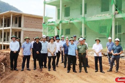 Đồng chí Bí thư Tỉnh ủy kiểm tra tiến độ xây dựng trường nội trú liên cấp Tiểu học - THCS các xã biên giới