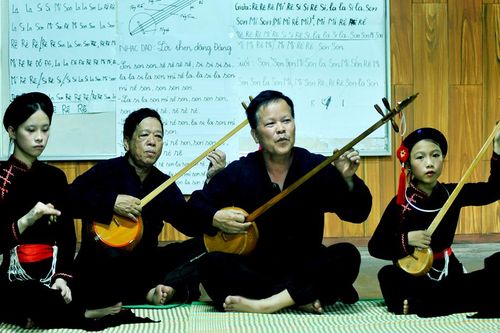 Giữ tiếng Tày từ 'lớp học tự nguyện'