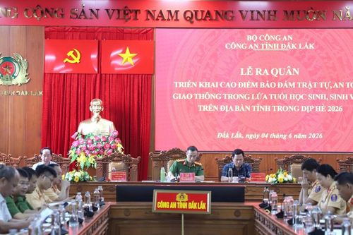 Công an Đắk Lắk ra quân cao điểm bảo đảm an toàn giao thông cho học sinh dịp hè 2026