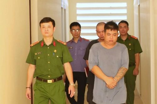 Khởi tố hai đối tượng giả danh phóng viên, ghi hình tống tiền CSGT