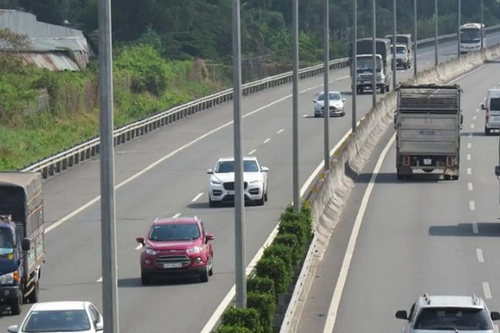 154 tài xế chuyển làn sai quy định trên cao tốc