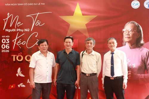 'Di sản' của người phụ nữ kéo cờ Tổ quốc