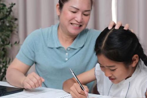 Chuyên gia giáo dục chỉ ra điều cha mẹ cần ngừng làm sau khi con bước qua 6 tuổi
