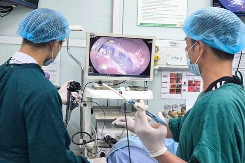 Từ dấu hiệu lạ khi đại tiện, đi khám ra khối u trực tràng lớn