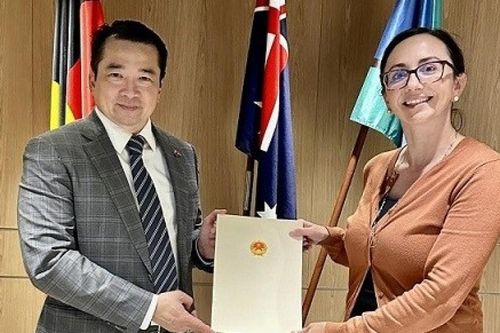 Tổng lãnh sự Phạm Hải Anh làm việc với Giám đốc Văn phòng DFAT tại Tây Australia