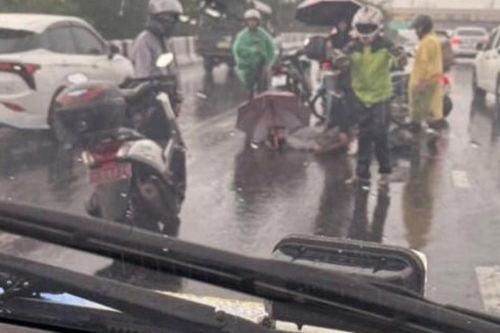 Thái Lan: Sống sót hy hữu sau khi sét đánh trúng mũ bảo hiểm