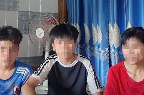 Tài xế xe ghép tăng giá cước giữa đường, 2 thiếu niên đành gán điện thoại