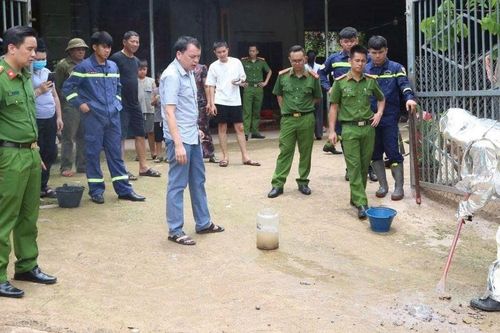 Công an xác minh hiện tượng lửa tự bốc cháy trên nền bê tông