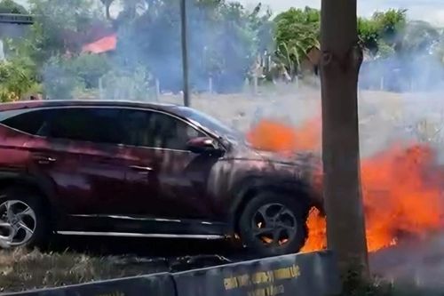 Ô tô Hyundai Tucson bốc cháy khi chủ xe đang dự đám cưới