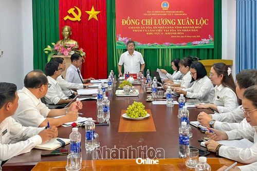 Đoàn công tác của Tòa án nhân dân tỉnh Khánh Hòa làm việc với tòa án khu vực 5 và 8