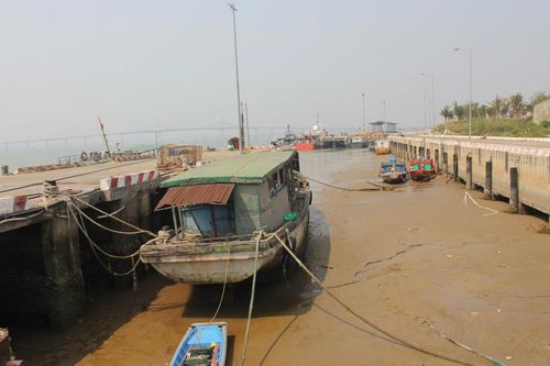 Nghệ An: Luồng lạch bị bồi lắng, cảng cá Cửa Hội thưa thớt tàu thuyền