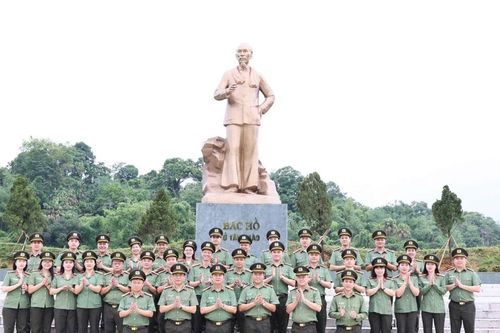 Cụm thi đua số 8 tổ chức sinh hoạt chính trị, về nguồn tại Tuyên Quang