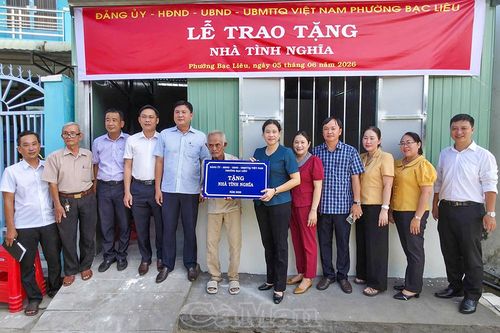 Phường Bạc Liêu tặng nhà tình nghĩa cho hộ khó khăn