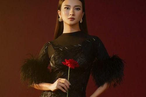 Sắc vóc ngoài đời của nữ NSƯT 39 tuổi vừa được đề cử vào danh sách người đẹp nhất thế giới