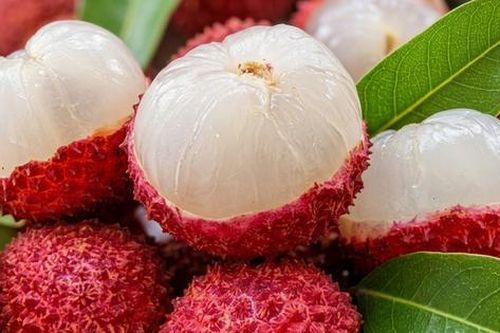 Ăn vải có nóng không? Cách ăn không lo nổi mụn