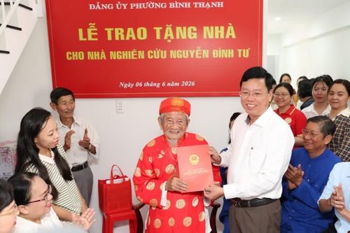 Nhà nghiên cứu Nguyễn Đình Tư nhận căn hộ nghĩa tình của TP.HCM