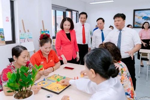 Khai trương cơ sở chăm sóc sức khỏe ban ngày cho người cao tuổi đầu tiên tại Hà Nội