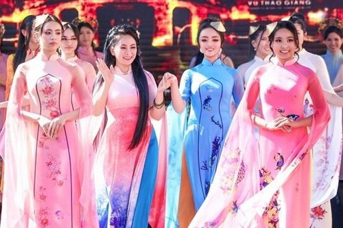 NTK Vũ Thảo Giang kể chuyện di sản qua bộ sưu tập 'Tứ Bình Phú Quý' tại Hoa Kỳ