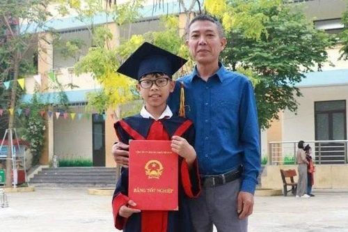 Hai cha con dũng cảm cứu người đuối nước trên sông Hồng