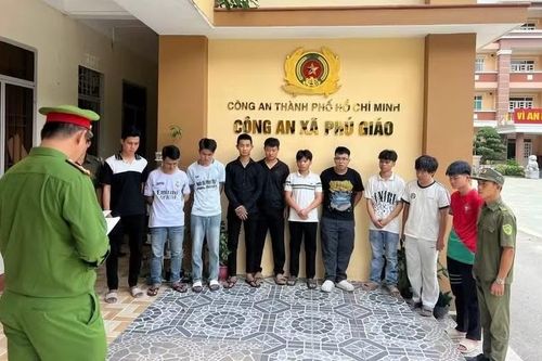 Mang hung khí hỗn chiến lúc nửa đêm, nhiều đối tượng bị khởi tố