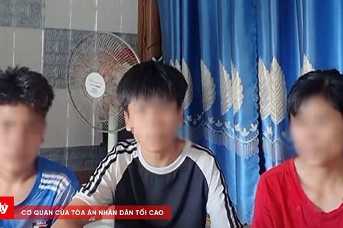 Xác minh vụ hai thiếu niên phải bán điện thoại để về quê