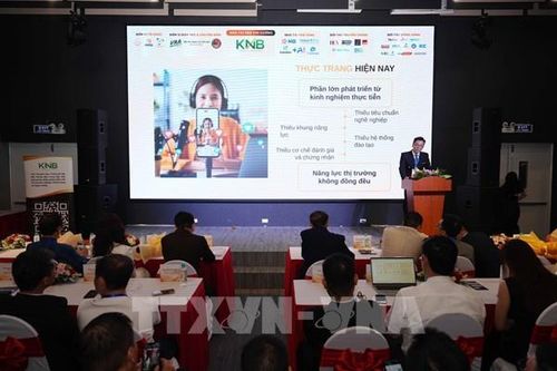 Chuẩn hóa năng lực đội ngũ livestream thương mại điện tử