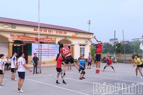Nông dân Xuân Lũng thi đua xây dựng cuộc sống mới