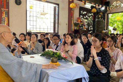 TP.HCM: Chùa Linh Bửu tổ chức lễ cầu nguyện cho học sinh trước kỳ thi tốt nghiệp THPT