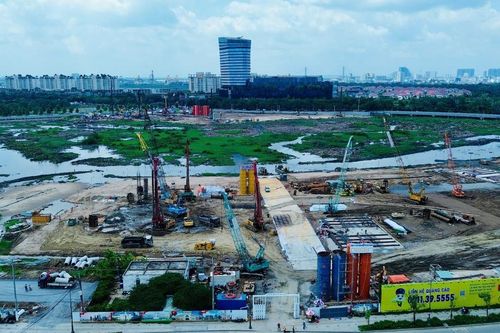Đại công trường Quảng trường trung tâm TP.HCM nhộn nhịp sau hơn một tháng khởi công
