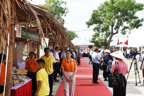 Khẳng định 'vị thế' lúa rươi hữu cơ ở Chí Minh, Hải Phòng
