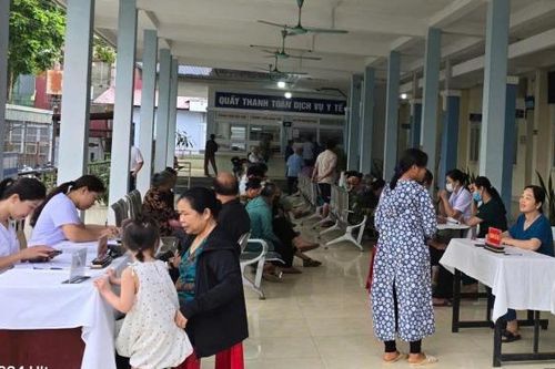204 người cao tuổi được khám sức khỏe định kỳ