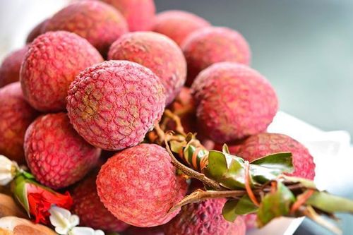 Ăn vải có thật sự gây nóng, nổi mụn? Sự thật phía sau loại quả 'gây nghiện' mỗi mùa hè