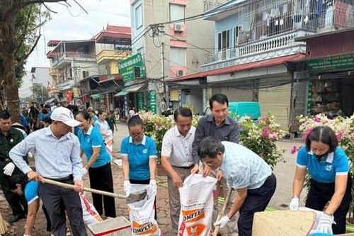 Phú Lương ra quân vệ sinh môi trường hưởng ứng Ngày Môi trường Thế giới