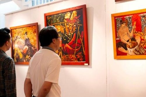 'Ký ức nằm dưới lớp màu' - Thế giới hội họa rực rỡ, giàu bản sắc Việt