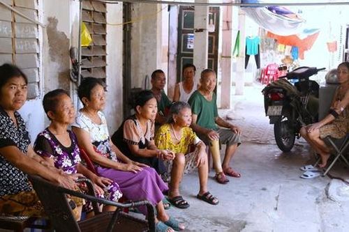Xóm chạy thận quay quắt trong nắng nóng hơn 40 độ C