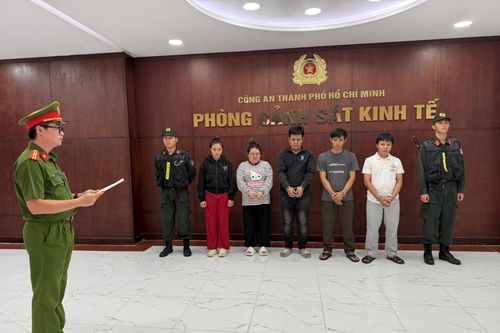 Vợ chồng 9X điều hành đường dây dép giả thu lợi khủng