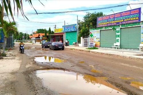 Nhếch nhác đường vào Mũi Né