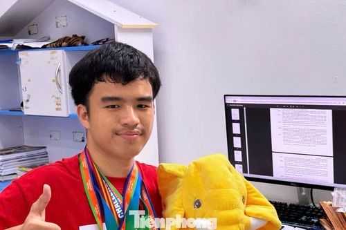 Nam sinh đeo đầy huy chương gây bão mạng chỉ 'bí kíp' thi cho sĩ tử