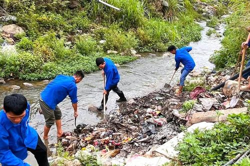 Tuổi trẻ Nghệ An ra quân vì một Việt Nam xanh - sạch - đẹp