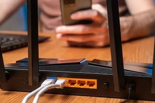 Lý do nên rút phích cắm cục Wi-Fi mỗi tuần 1 lần