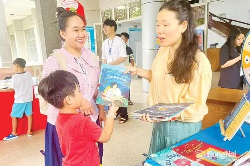 Sôi nổi Lễ hội Sách tranh thiếu nhi Việt Nam