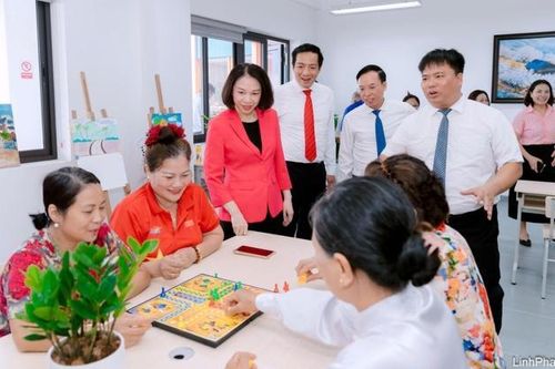 Phường Long Biên khai trương Cơ sở chăm sóc sức khỏe ban ngày cho người cao tuổi