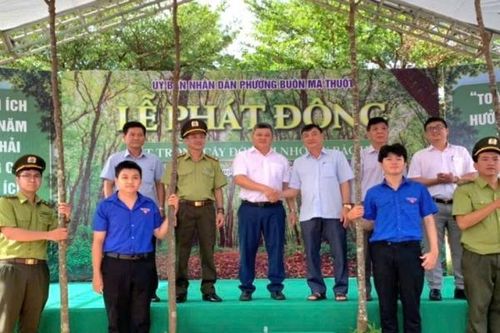 Đồng lòng bảo vệ tài nguyên, phát triển nông nghiệp xanh và nông thôn văn minh hiện đại