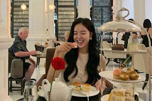 Trà chiều, omakase có gì để mua ảnh 'phông bạt'?