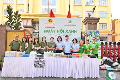 Sôi nổi 'Ngày hội xanh' đổi rác lấy quà