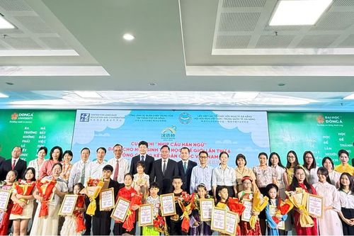 15 thí sinh tranh tài tại vòng chung kết toàn quốc Nhịp cầu Hán ngữ