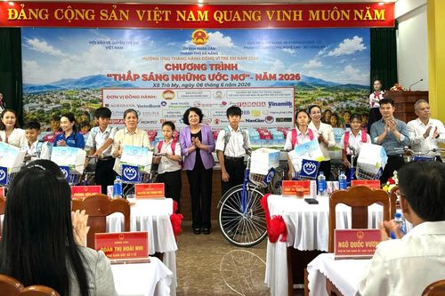 Chung tay 'Thắp sáng những ước mơ' cho trẻ em vùng cao Đà Nẵng